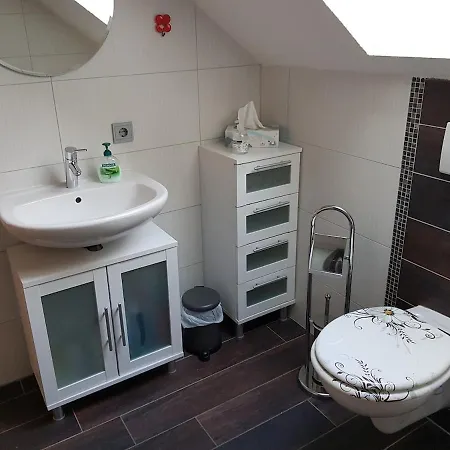 Apartment Moderne 2-zimmer Dachwohnung Im Herzen Der Rhoen Ostheim (Bavaria)