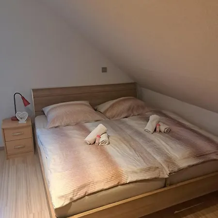Moderne 2-zimmer Dachwohnung Im Herzen Der Rhoen Ostheim (Bavaria)